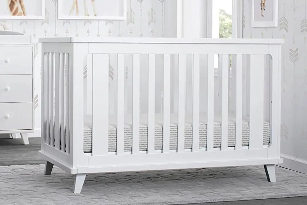 Delta 3-in-1 crib